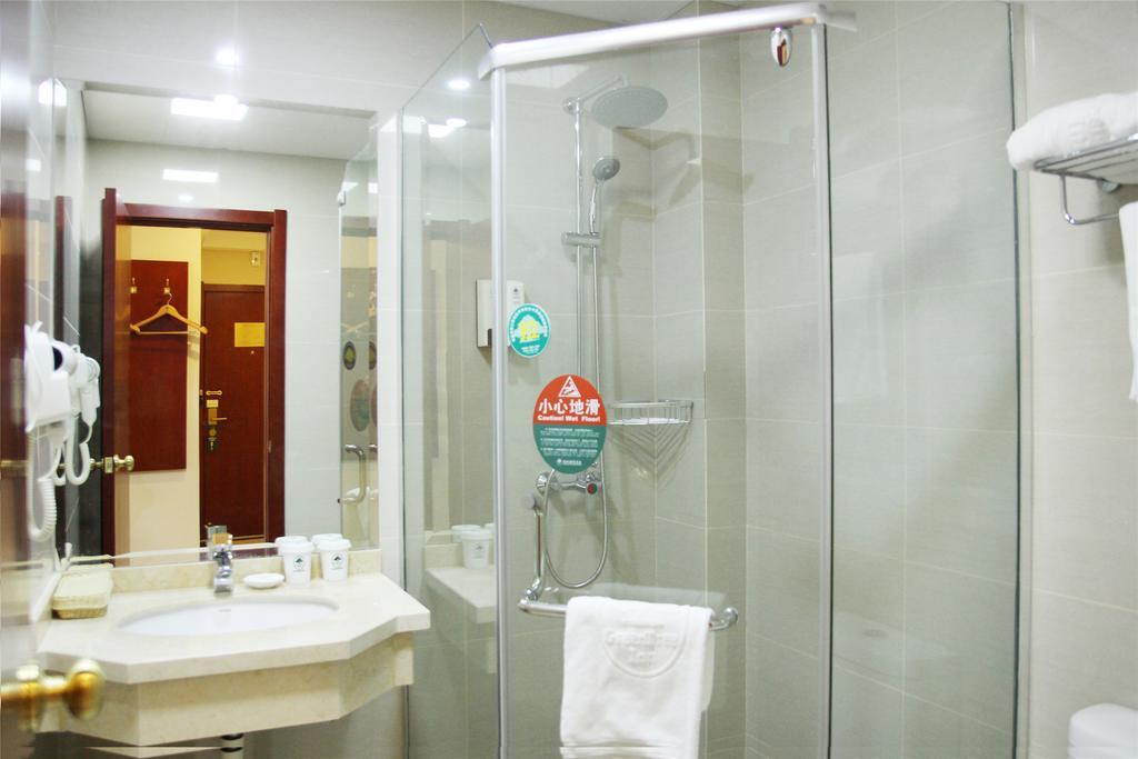 Greentree Inn Hainan Haikou East Train Station East Fengxiang Road Business Hotel Exteriör bild